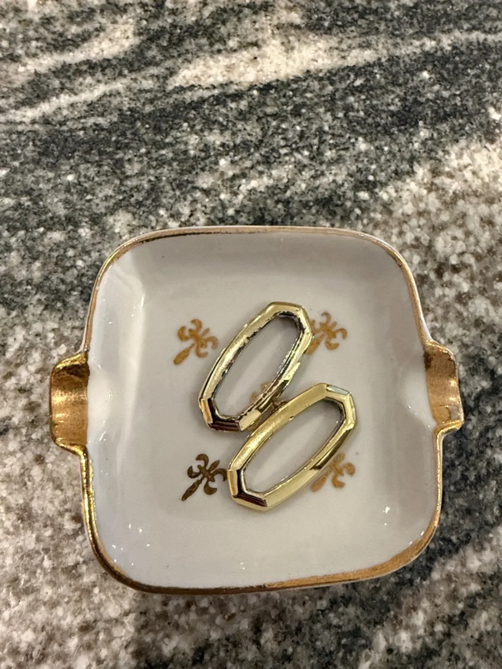 Kendra Scott sleek geometric